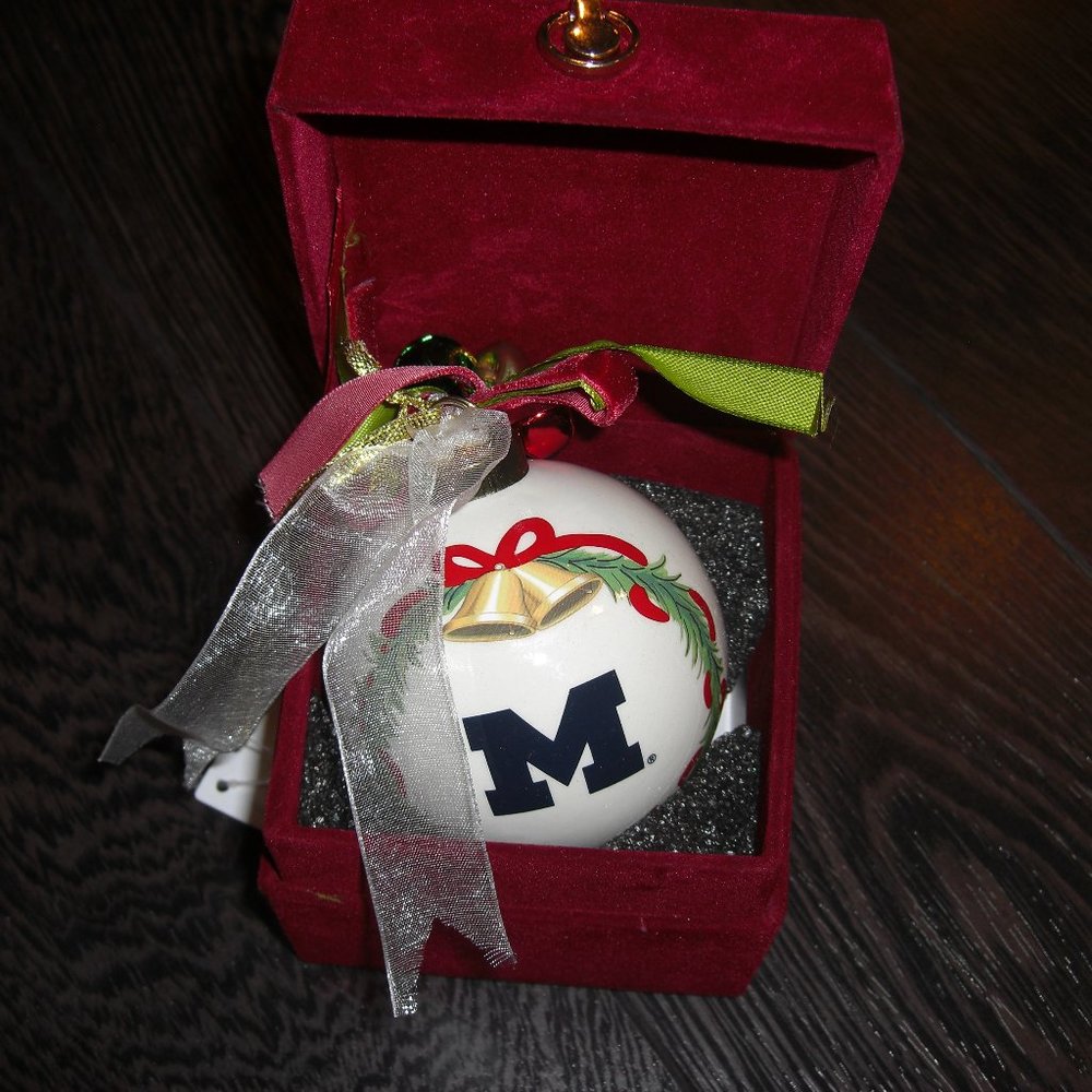 U of M Michigan NCAA Christmas Ornament Glass Ball w/ Felt box